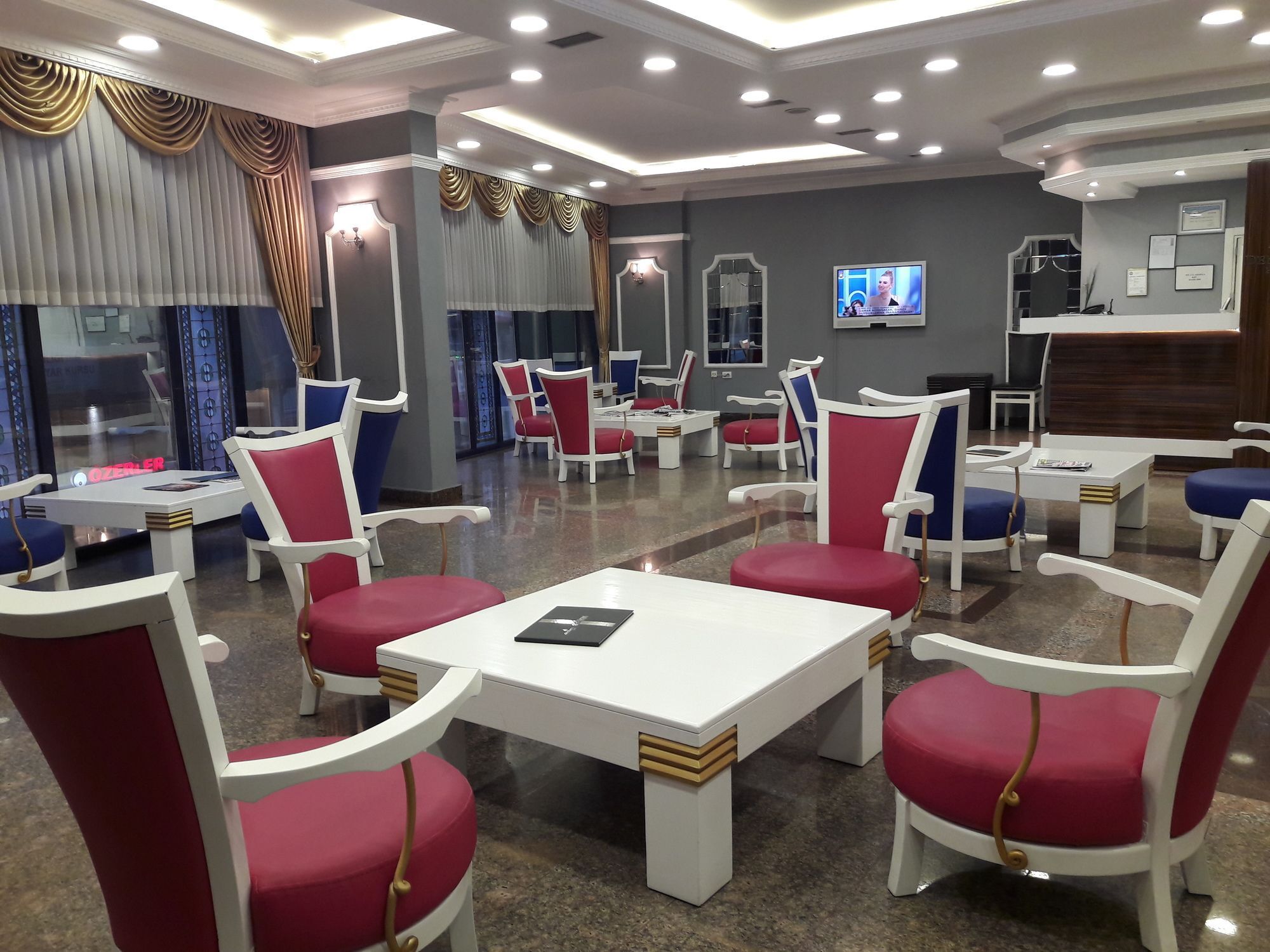 Demirgrand Hotel Trabzon Buitenkant foto